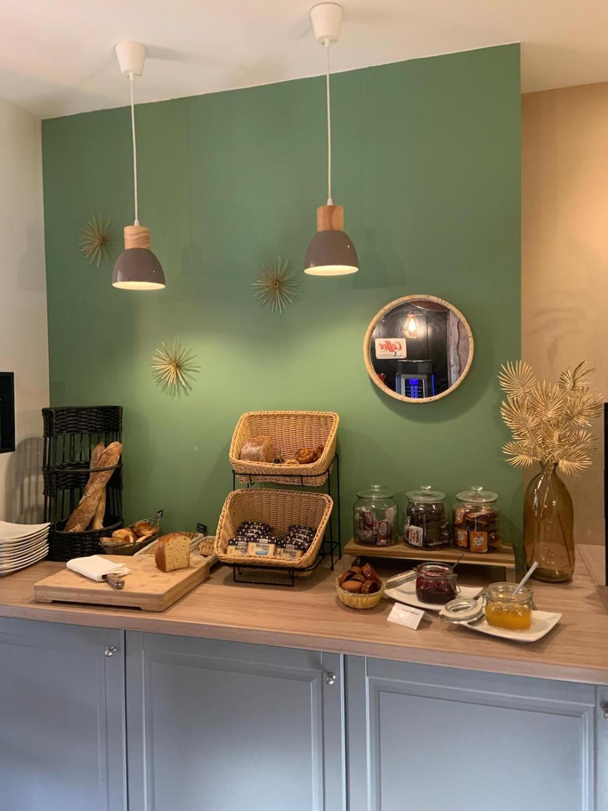 Hotel De Bretagne Dol Centre Ville - Hotel Et Restaurant ดอล-เดอ-เบรอตาญ ภายนอก รูปภาพ