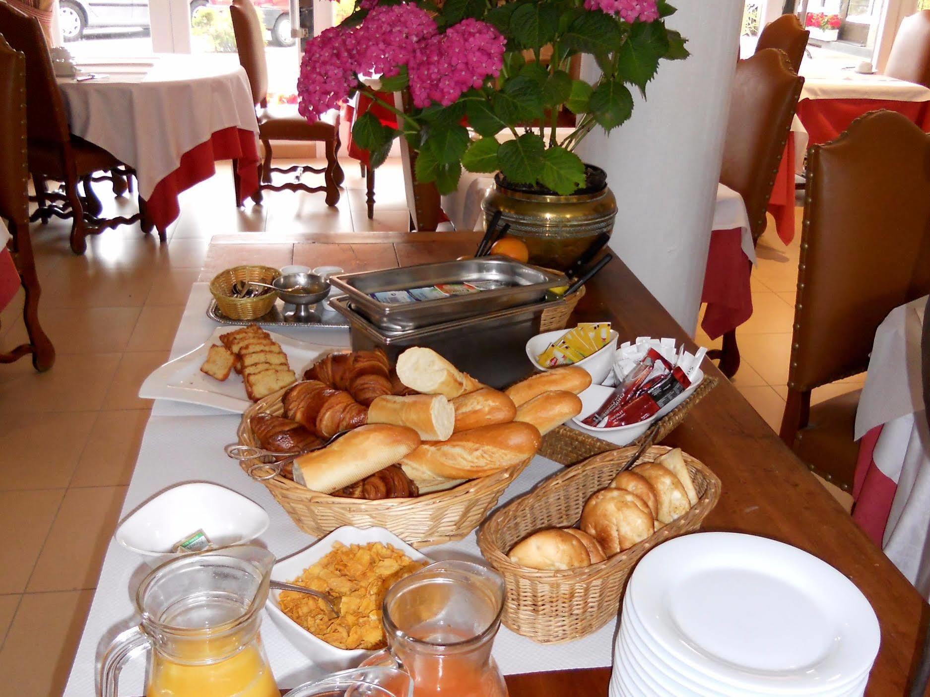 Hotel De Bretagne Dol Centre Ville - Hotel Et Restaurant ดอล-เดอ-เบรอตาญ ภายนอก รูปภาพ