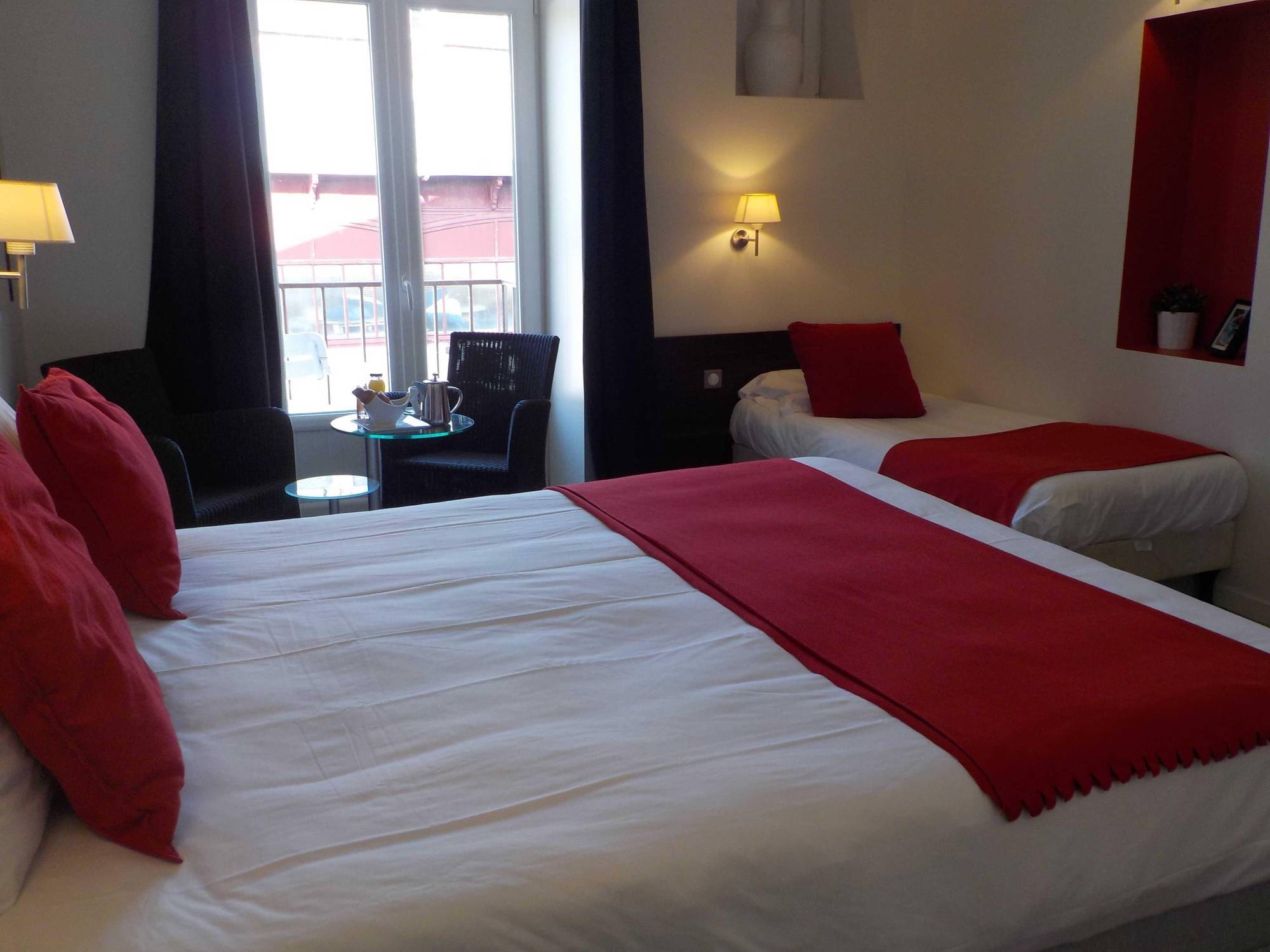 Hotel De Bretagne Dol Centre Ville - Hotel Et Restaurant ดอล-เดอ-เบรอตาญ ภายนอก รูปภาพ