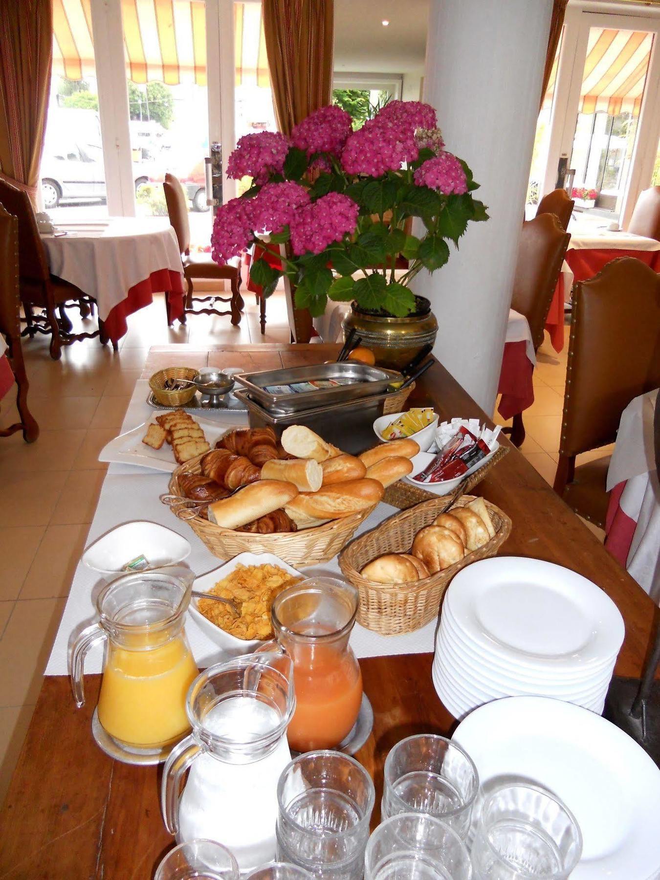Hotel De Bretagne Dol Centre Ville - Hotel Et Restaurant ดอล-เดอ-เบรอตาญ ภายนอก รูปภาพ