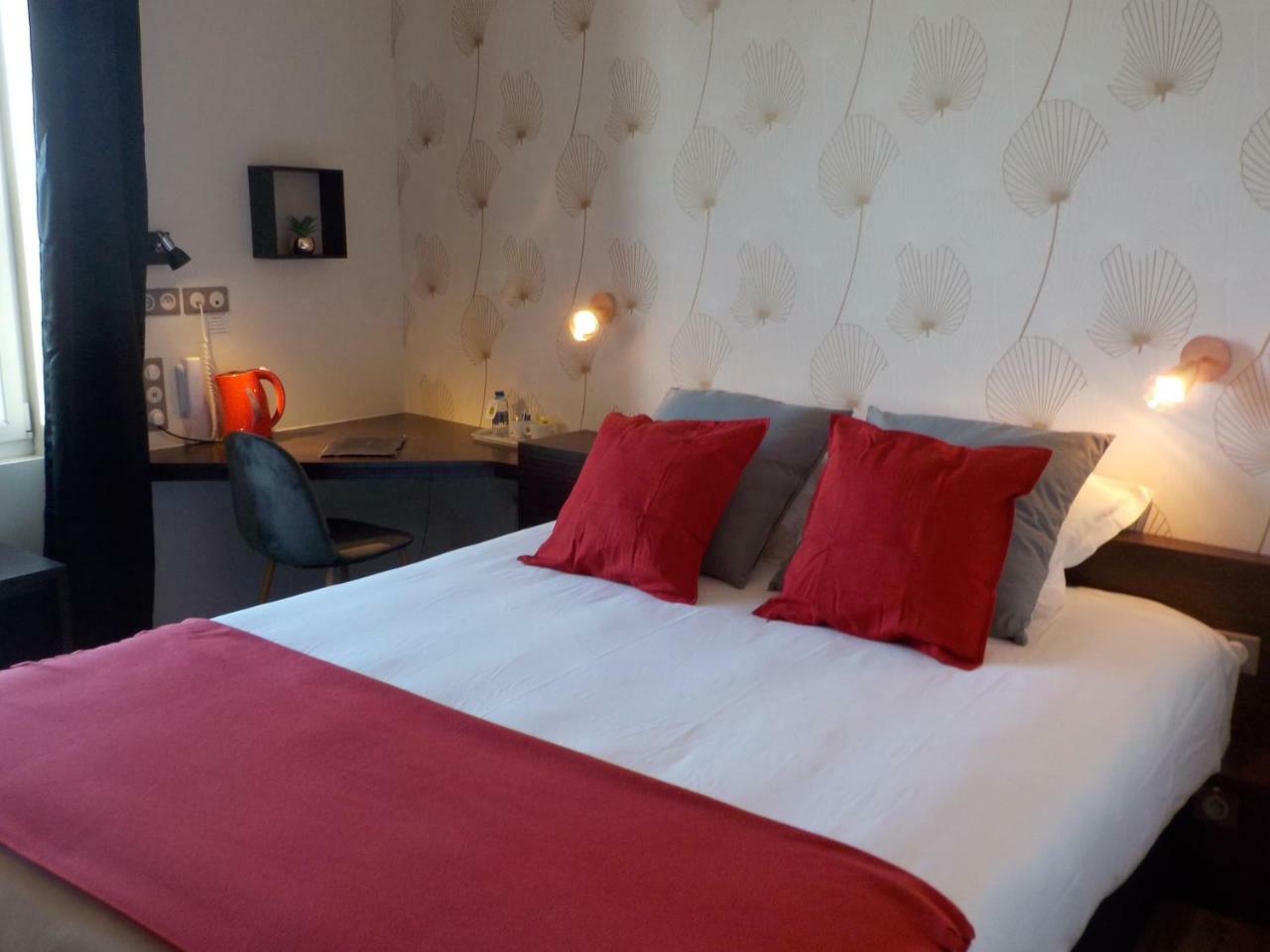 Hotel De Bretagne Dol Centre Ville - Hotel Et Restaurant ดอล-เดอ-เบรอตาญ ภายนอก รูปภาพ